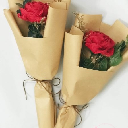 bó hoa giấy nhún 1 bông đỏ