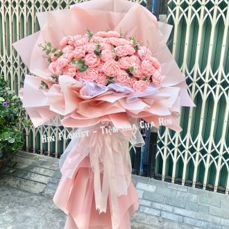 Bó hoa giấy khổng lồ hồng