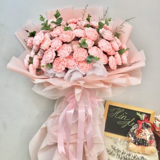 Bó hoa giấy khổng lồ màu hồng