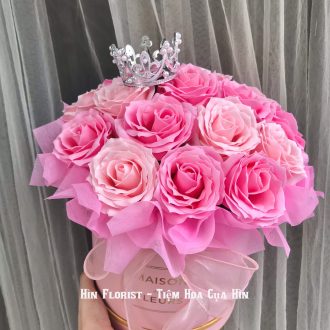 Hoa sáp thơm hộp trụ hồng 18b