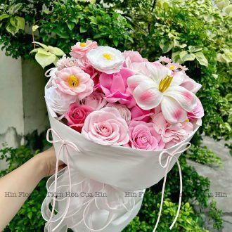 Bó hoa sáp hồng gói trắng