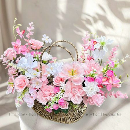 Giỏ hoa sáp mix lụa hồng