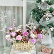 Giỏ hoa sáp noel màu tím