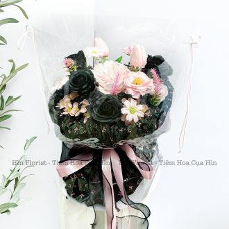 Hoa sáp đen hồng giấy kính