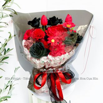 Hoa sáp đỏ đen giấy kính