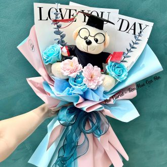 Hoa sáp gắn gấu tốt nghiệp