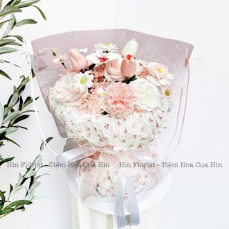 Hoa sáp hồng gói giấy kiếng