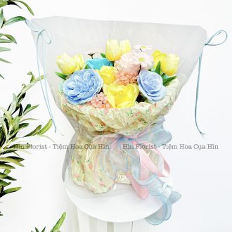 Hoa sáp vàng xanh giấy kính