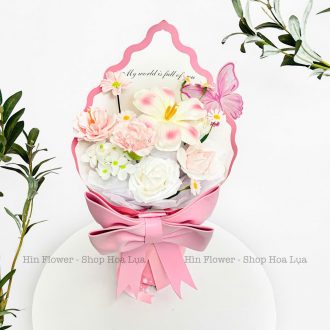 bó hoa sáp nhỏ nơ hồng