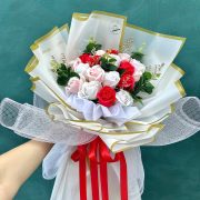 Bó 18 hoa sáp đỏ hồng