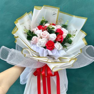 Bó 18 hoa sáp đỏ hồng
