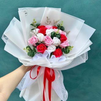Bó hoa sáp đỏ hồng trắng 18B