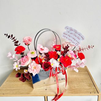 Giỏ bạc hoa sáp đỏ hồng