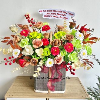 Giỏ hoa sáp đỏ nâu xanh