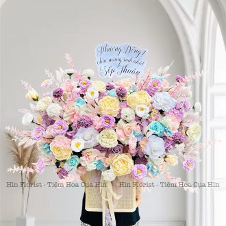 Giỏ hoa sáp tím kem lớn
