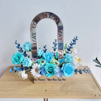 Giỏ love hoa sáp xanh dương