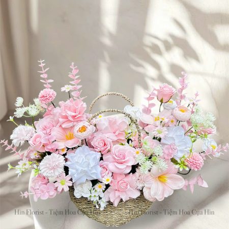 Giỏ vòm hoa sáp hồng trắng 46B