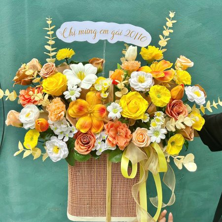 Lẵng hoa sáp tulip vàng cam