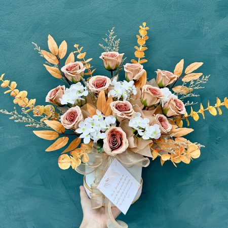 Lẵng trụ hoa sáp cam đất