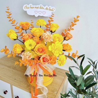 Lẵng trụ hoa sáp vàng cam