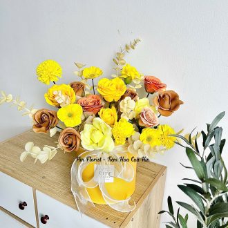 Lẵng trụ hoa sáp vàng nâu