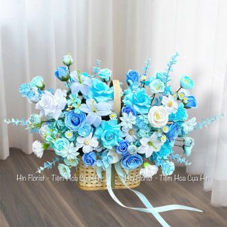 Lẵng hoa sáp xanh dương nhạt