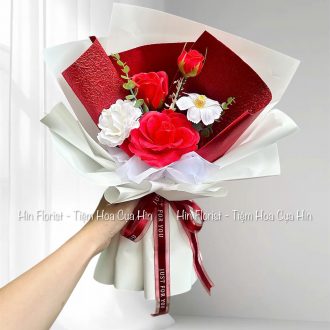 Bó hoa sáp đỏ trắng nhỏ