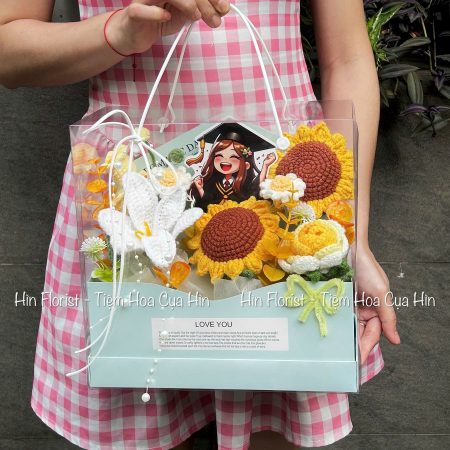 Hộp bìa thư hoa móc len