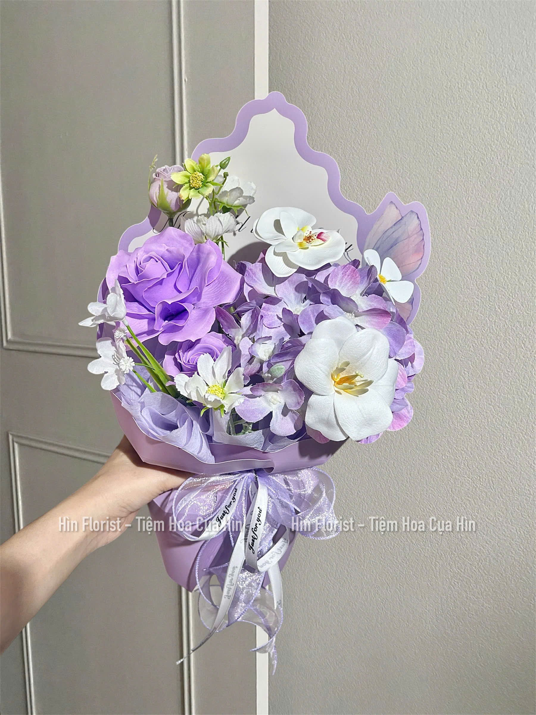 Bó hoa sáp mix lụa tím nhạt Bó hoa sáp mix lụa tím nhạt