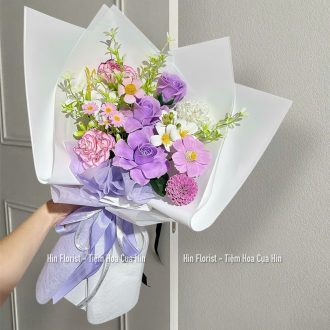 Bó hoa sáp mix tím trắng 12B