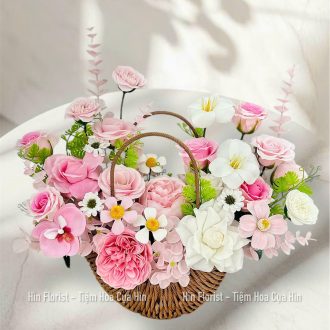 Giỏ hoa sáp hồng trắng 28B