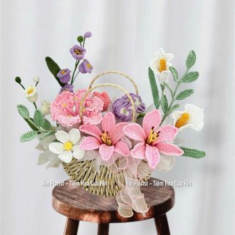 Giỏ hoa len hồng tím trắng