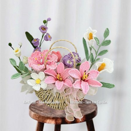 Giỏ hoa len hồng tím trắng