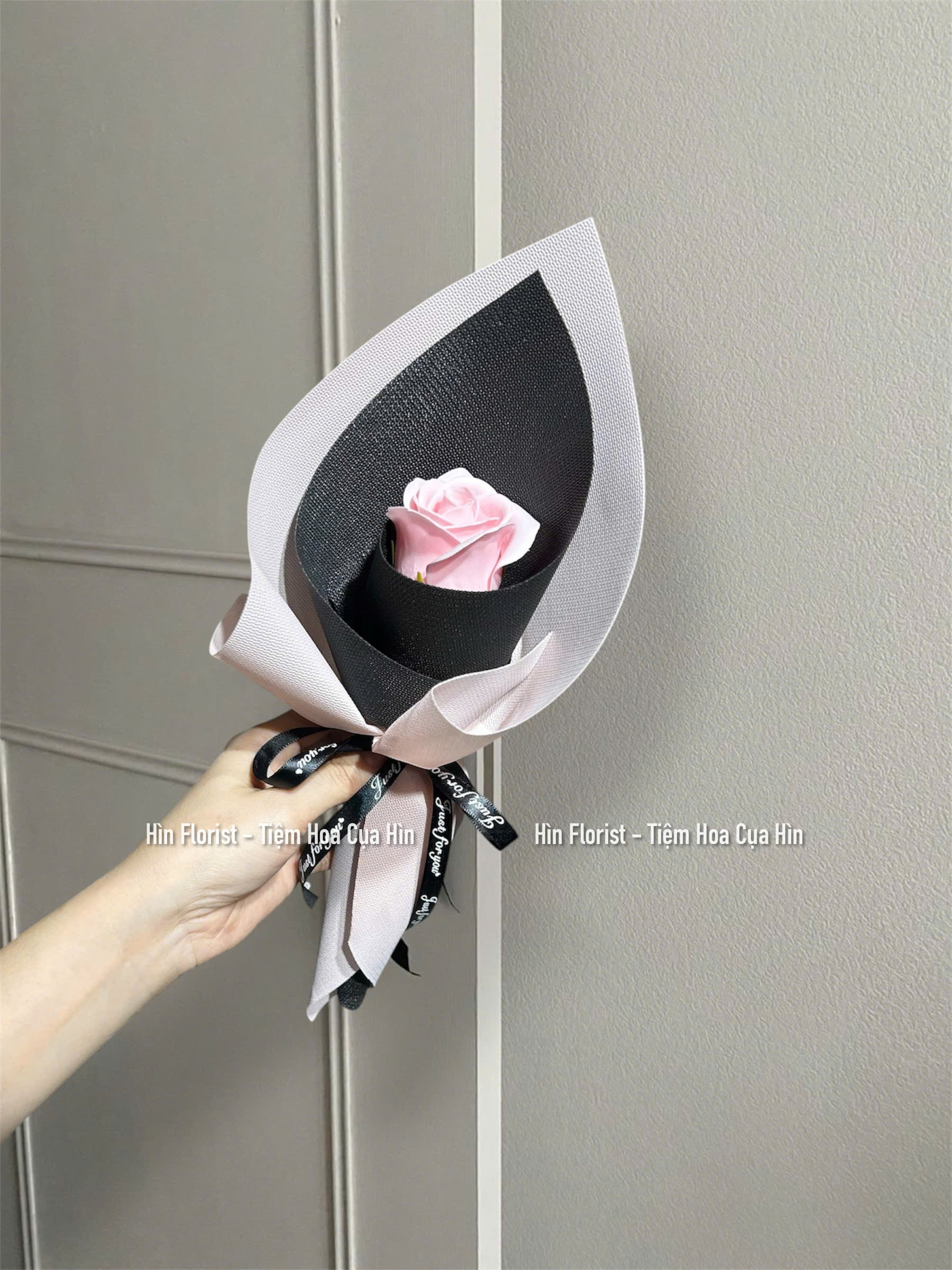 Bó 1 hoa sáp hồng đen Bó 1 hoa sáp hồng đen